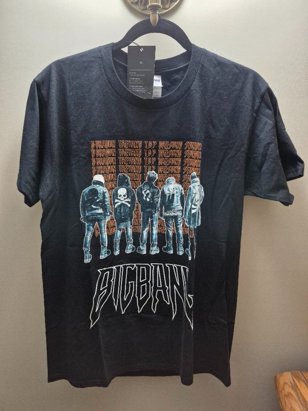 BIGBANG 10th Anniv Tour Shirt NWT L & V4 Light Stick Box